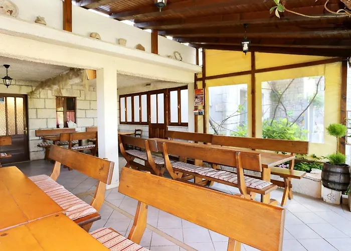 Ferienhaus House With A Parking Space Zrnovo, Korcula - 10030